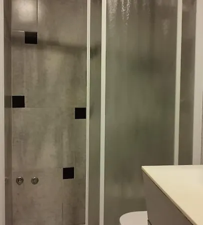 Hostel Pirano אכסניה