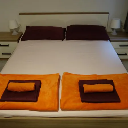 Hostel Pirano بيران