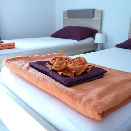 Hostel Pirano אכסניה פיראן