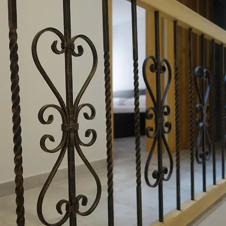 Hostel Pirano אכסניה *