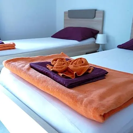 بيت شباب Hostel Pirano *