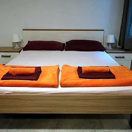 Hostel Pirano بيت شباب بيران