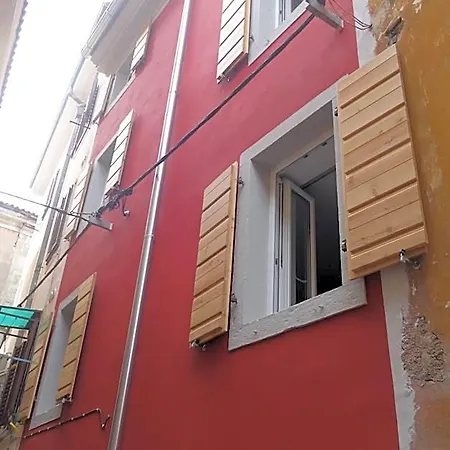 Hostel Pirano بيت شباب *